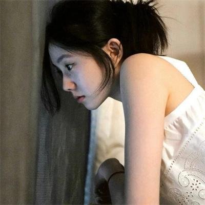 帐棚顶上的马戏团艺人